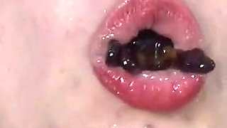 Spider-girl's Extreme Swallowing Challenge! Huge Edible Spiders