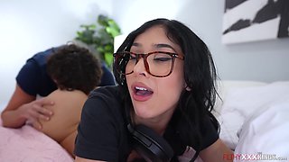 Stepsis lets horny stepbro eat her pussy