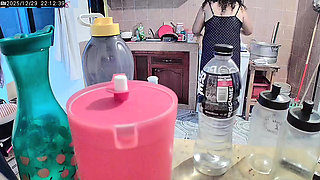 My chubby wife buttocks in the kitchen teaching