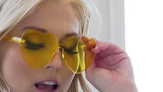 Christie Stevens Big-Butt Milf Takes Full Anal Cumshot