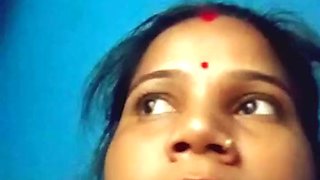 Mera beau ne mujhe dekh ke muthi mara