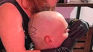 Sensual Leather Handsmothering with Inanna Justice