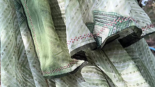 Desi Girlfriend Enjoy Outdoor Sex