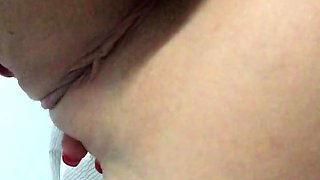 Pussy toying in close up for solo babe