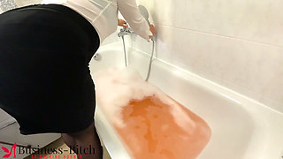 Secretary and boss wet bathtub fun
