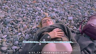 18 Big-Tits Babes Flashing in Central Park for Close-Up Pussy