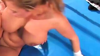 A light-haired dame likes a blowage in the ring