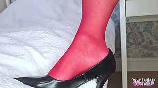 Mrs Claus Fucks Her Hairy Pussy With A Toy - BBW Wife Homemade