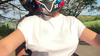 picking up my favorite DIDI client without a bra, I convince him to fuck!