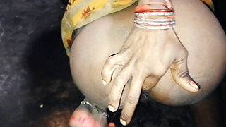 The daughter-in-law tried to seduce her father-in-law by showing her ass