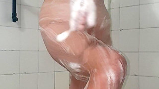 Sexy housewife in the bathroom, in her most natural state.