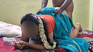 Hot Body Cheating Desi Aunty in Saree Blouse