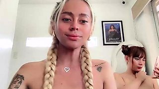 Close up MILF masturbation