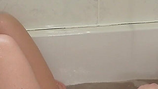 Giantess in the Bath