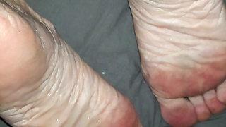 Nylonjunge Inseminates the Soles of My Old Feet