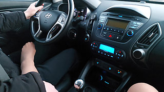 Hot milf in stockings seduces a taxi driver in the car