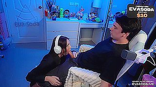 Chat V Ahue: Strimersha Poluchila Spermu Na Lico V Pryamom Efire With Eva Soda