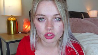 Awesome Big Boobs Blonde Masturbates In The Shower