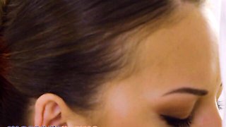 Pleasing Mia's orgasm clip