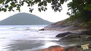 Blonde Hottie Spices up Her Day on the Beach by Letting Him Plow Her Booty