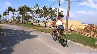 Perfect big ass Thai girlfriend anal sex