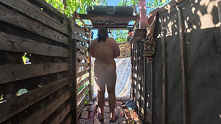 Outdoor Shower Couple