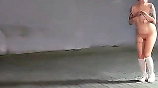 Risky Public Naked Chubby in the Building Pissing Outdoor