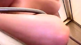 Masturbating amateur cums after solo fun