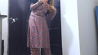 Indian Student Girl's Boyfriend Went to Tuition and Called His Girlfriend and Fucked Her in the Corner