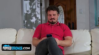 Pervy stepdad's harem: daughters-in-law and stepcousins battle for his shaft with a pound competition