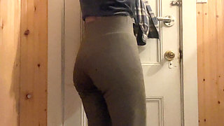 Hana Take a Cup Water Clean Her Pussy in the Bathroom