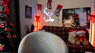 Big boob brunette masturbates on webcam