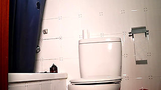 Surprise at the Toilette