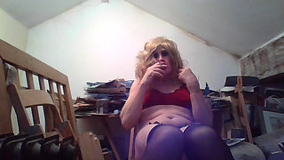 Sarah Fuckpig trash slag, tres hard to be an elegant lady, but falls in her high heels, and inadvertently exposes he pathic clit