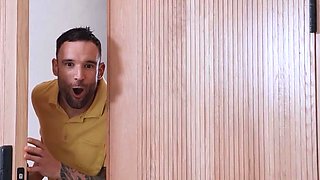 Curvy Girl Fucks The Sexy Neighbor August Skye / Brazzers