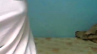 Filipina babe reveals big boobs and pussy on Skype