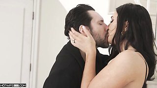 Hot Wife XXX featuring Tommy Pistol and Dre Delevingne's big ass dirt