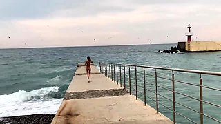 NAKED GIRL WALKS ON THE BEACH IN SOCHI
