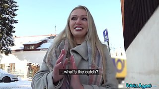 Amber Jaynes Alluring Curves In Outdoor Passion