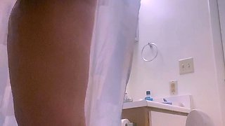 Sexynympho webcam model uses toy on clit to masturbate