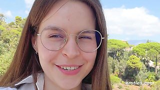 Daniela solo play