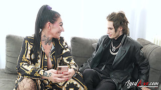 Mature Stepmom with big breasts let handy guy to fuck her hard