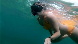 Snorkel Slut: Tight Bikini, Dive Mask & Underwater Fin Tease