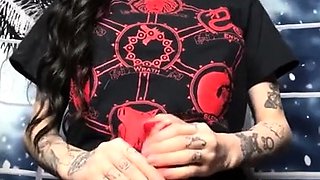 Very hot amateur thai teen girl toying her pussy on cam