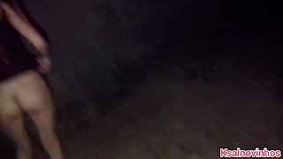 Horn's Wife Walks Pantyless on Beach After Guy