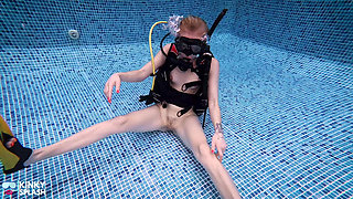 Lucy's Naked Scuba Wank Underwater Orgasm