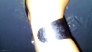 Svenska Hustruns Glory Hole Handjob