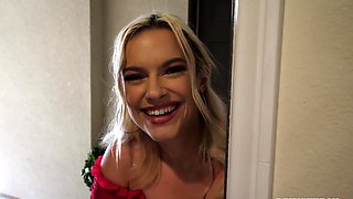 Blonde Beauty Lindsey Lakes Is A Naughty Hottie