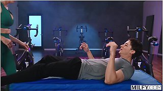 Married Milf Sierra Spunk Gets Her Pussy Worked Out By Fitness Instructor