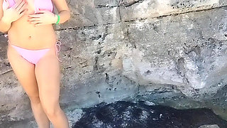 flashing tits and pussy on a public beach